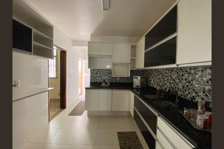 Casa à venda com 400m², 4 quartos e 1 vaga