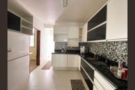 Casa à venda com 400m², 4 quartos e 1 vaga