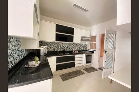 Casa à venda com 400m², 4 quartos e 1 vaga