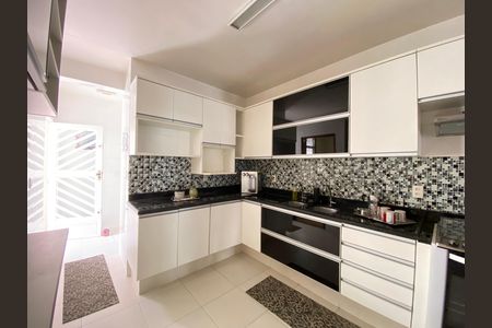 Casa à venda com 400m², 4 quartos e 1 vaga