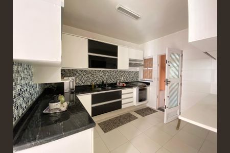 Casa à venda com 400m², 4 quartos e 1 vaga