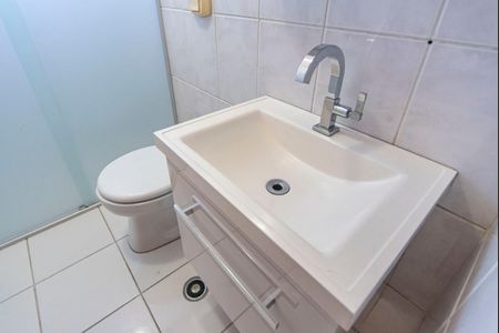 Banheiro de apartamento para alugar com 2 quartos, 60m² em Vila Curuçá, Santo André