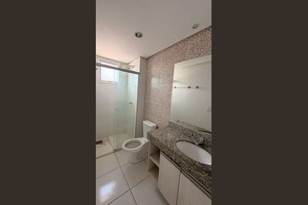 Banheiro da Suíte 2 de apartamento para alugar com 3 quartos, 109m² em Residencial Granville, Goiânia