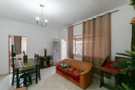 Casa à venda com 3 quartos, 620m² em Floramar, Belo Horizonte