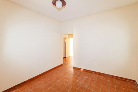 Casa à venda com 250m², 5 quartos e 2 vagas Casa à venda com 250m², 5 quartos e 2 vagasSala