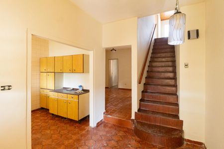 Casa à venda com 250m², 5 quartos e 2 vagas Casa à venda com 250m², 5 quartos e 2 vagasCorredor
