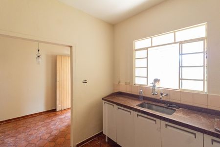 Casa à venda com 250m², 5 quartos e 2 vagas Casa à venda com 250m², 5 quartos e 2 vagasCozinha