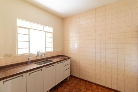 Casa à venda com 250m², 5 quartos e 2 vagas Casa à venda com 250m², 5 quartos e 2 vagasCozinha