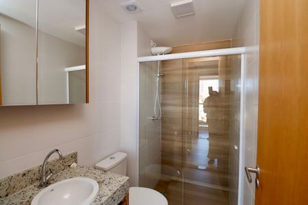 Banheiro de kitnet/studio para alugar com 1 quarto, 25m² em Caminho das Árvores, Salvador