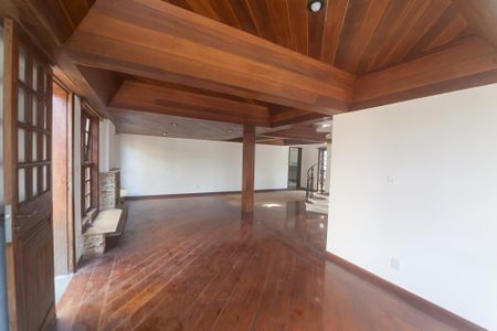 Casa de condomínio para alugar com 300m², 3 quartos e sem vagasala