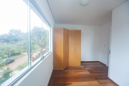 Casa de condomínio para alugar com 300m², 3 quartos e sem vagaquarto 1