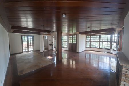 sala de casa à venda com 3 quartos, 300m² em Condomínio Retiro das Pedras, Brumadinho