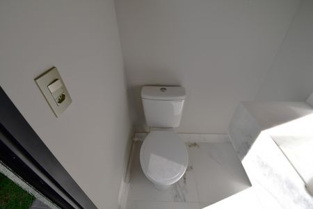 Casa de condomínio à venda com 423m², 3 quartos e 4 vagasBanheiro de serviço