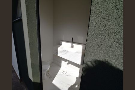 Casa de condomínio à venda com 423m², 3 quartos e 4 vagasBanheiro de serviço