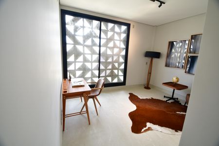 Casa de condomínio à venda com 423m², 3 quartos e 4 vagasEscritório
