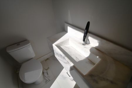 Casa de condomínio à venda com 423m², 3 quartos e 4 vagasBanheiro de serviço