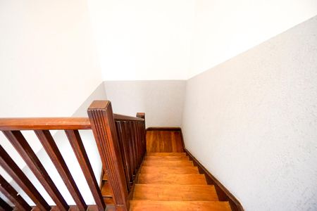 Casa à venda com 154m², 3 quartos e 1 vaga Casa à venda com 154m², 3 quartos e 1 vagaEscada
