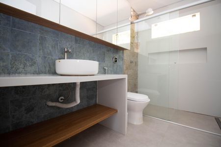 Casa para alugar com 135m², 3 quartos e sem vagaBanheiro da Suíte