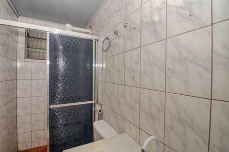 Banheiro de apartamento para alugar com 1 quarto, 48m² em Rubem Berta, Porto Alegre