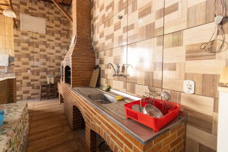 Casa à venda com 225m², 4 quartos e 1 vagaÁrea comum - Churrasqueira