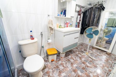 Casa à venda com 225m², 4 quartos e 1 vagaBanheiro da Suíte 2