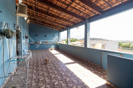 Casa à venda com 225m², 4 quartos e 1 vagaVaranda