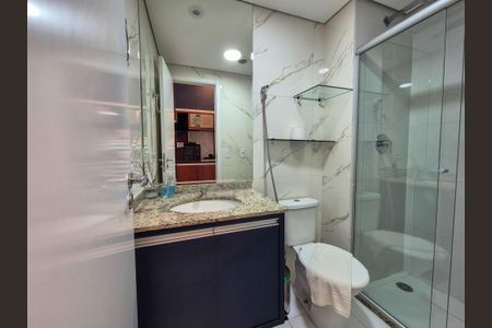 Banheiro de kitnet/studio para alugar com 1 quarto, 33m² em Santa Ifigênia, São Paulo