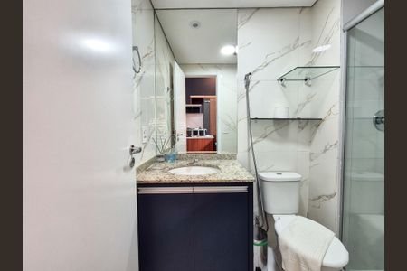 Banheiro de kitnet/studio para alugar com 1 quarto, 33m² em Santa Ifigênia, São Paulo