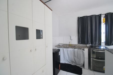 Cozinha de kitnet/studio para alugar com 1 quarto, 20m² em Curicica, Rio de Janeiro