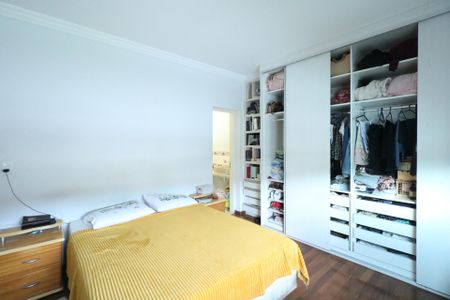 Casa à venda com 400m², 4 quartos e 4 vagasSuíte 2