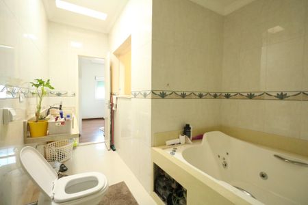 Casa à venda com 400m², 4 quartos e 4 vagasBanheiro da Suíte 2