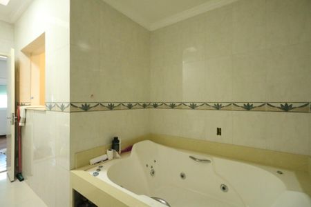 Casa à venda com 400m², 4 quartos e 4 vagasBanheiro da Suíte 2