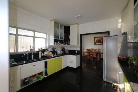 Casa à venda com 400m², 4 quartos e 4 vagasCozinha