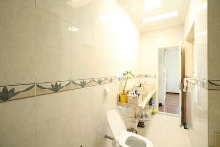 Casa à venda com 400m², 4 quartos e 4 vagasBanheiro da Suíte 2
