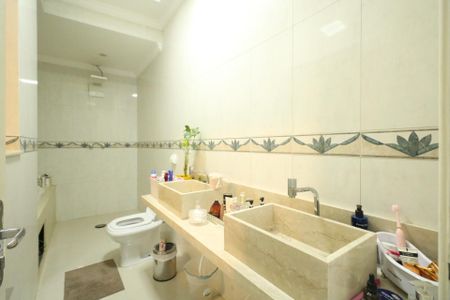 Casa à venda com 400m², 4 quartos e 4 vagasBanheiro da Suíte 2