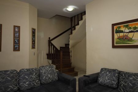 Casa à venda com 90m², 3 quartos e 2 vagasSala