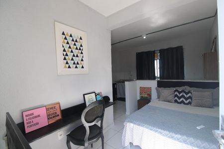 Quarto de kitnet/studio para alugar com 1 quarto, 40m² em Curicica, Rio de Janeiro