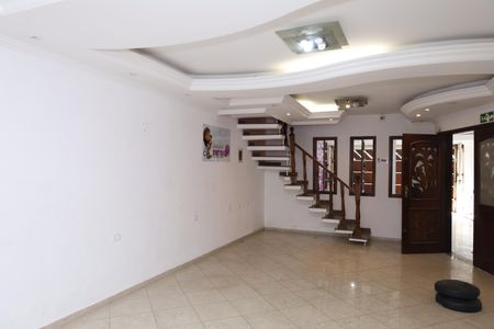 Casa para alugar com 355m², 6 quartos e 3 vagasSala