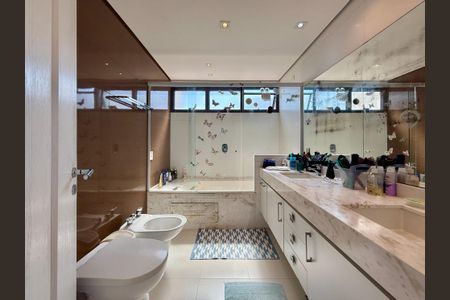 Apartamento à venda com 784m², 5 quartos e 6 vagasBanheiro Suíte 2