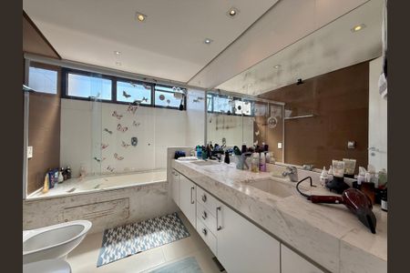 Apartamento à venda com 784m², 5 quartos e 6 vagasBanheiro Suíte 2