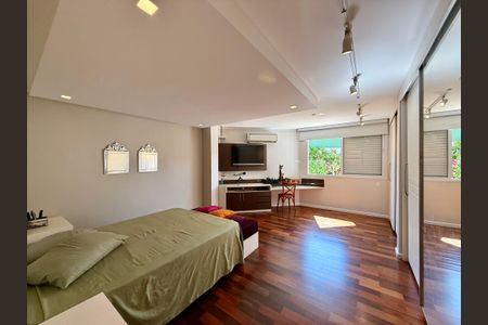 Apartamento à venda com 784m², 5 quartos e 6 vagasSuíte 3