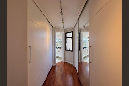 Apartamento à venda com 784m², 5 quartos e 6 vagasCloset Suíte 2