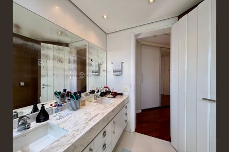 Apartamento à venda com 784m², 5 quartos e 6 vagasBanheiro Suíte 2