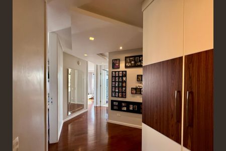 Apartamento à venda com 784m², 5 quartos e 6 vagasCorredor 