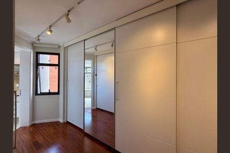 Apartamento à venda com 784m², 5 quartos e 6 vagasCloset Suíte 2