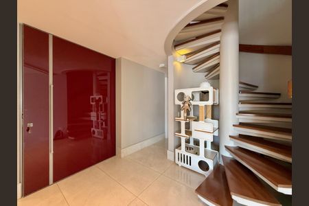 Apartamento à venda com 784m², 5 quartos e 6 vagasEscadas