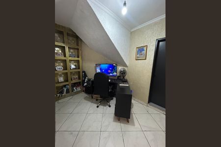 Casa para alugar com 250m², 4 quartos e 6 vagas Casa para alugar com 250m², 4 quartos e 6 vagasQuarto