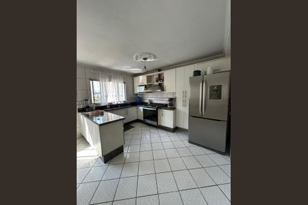 Casa para alugar com 250m², 4 quartos e 6 vagas Casa para alugar com 250m², 4 quartos e 6 vagasBanheiro