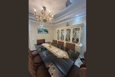 Casa para alugar com 250m², 4 quartos e 6 vagas Casa para alugar com 250m², 4 quartos e 6 vagasSala de jantar