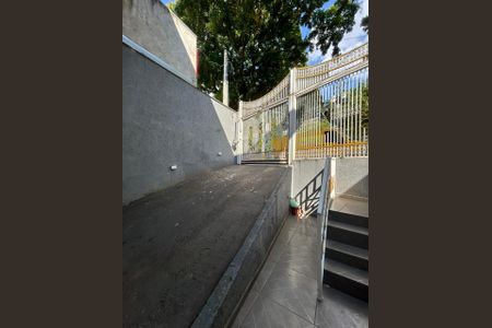 Casa para alugar com 250m², 4 quartos e 6 vagas Casa para alugar com 250m², 4 quartos e 6 vagasÁrea externa